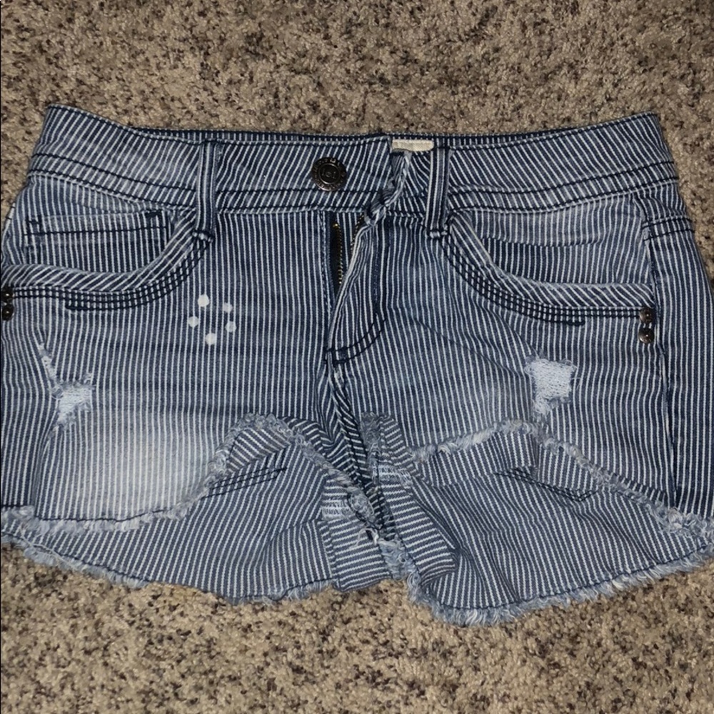 Lei shorts